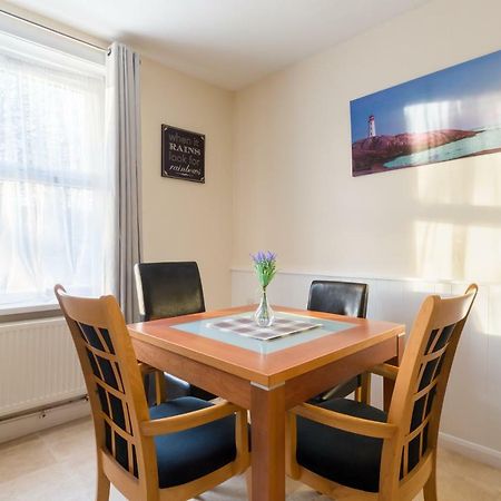 Well Presented 2 Bedroom House - Sleeps Four Leamington Spa Kültér fotó