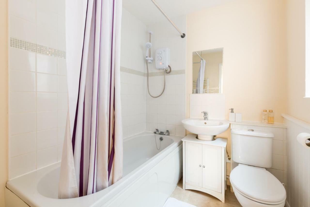Well Presented 2 Bedroom House - Sleeps Four Leamington Spa Kültér fotó
