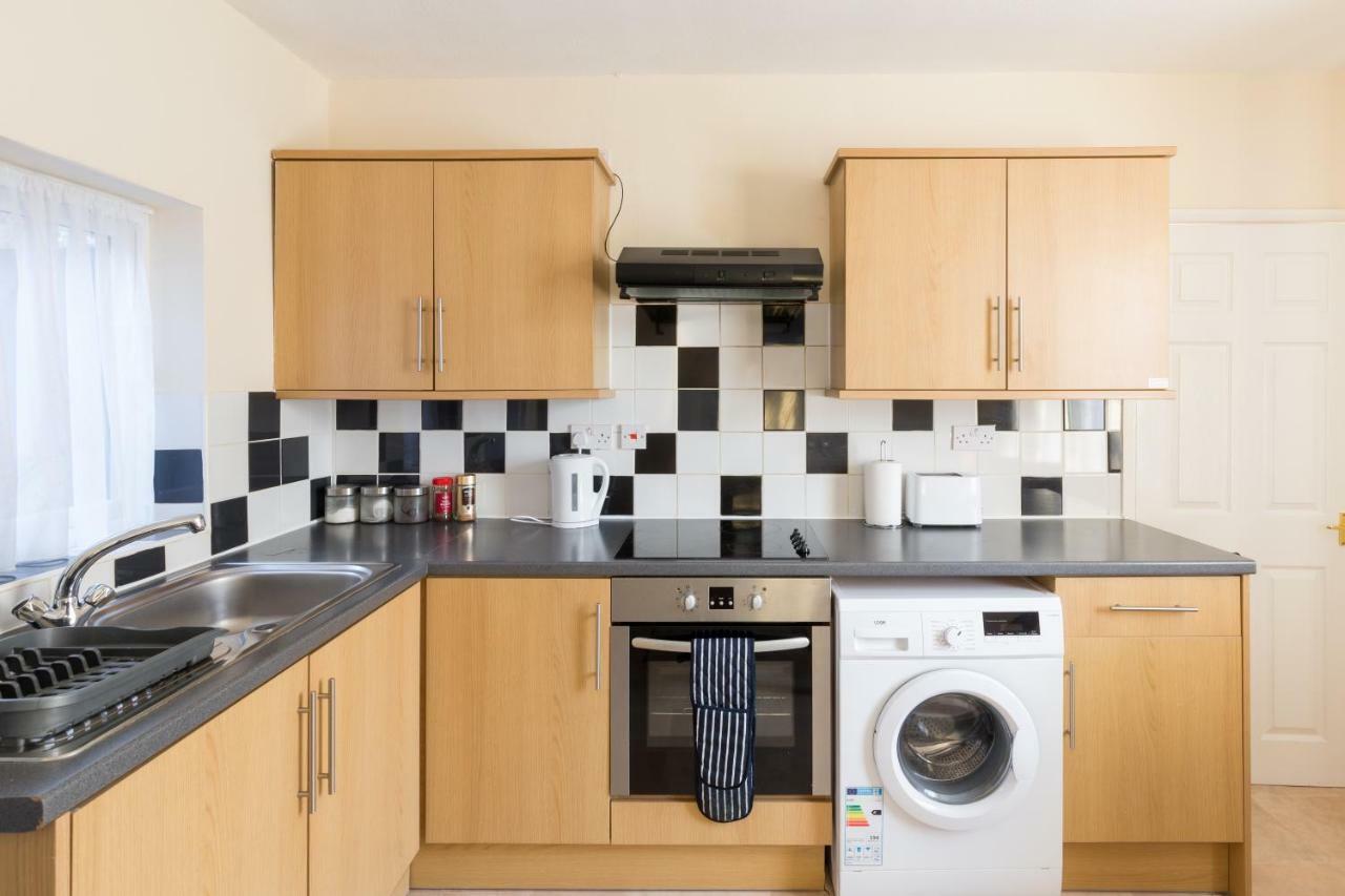 Well Presented 2 Bedroom House - Sleeps Four Leamington Spa Kültér fotó