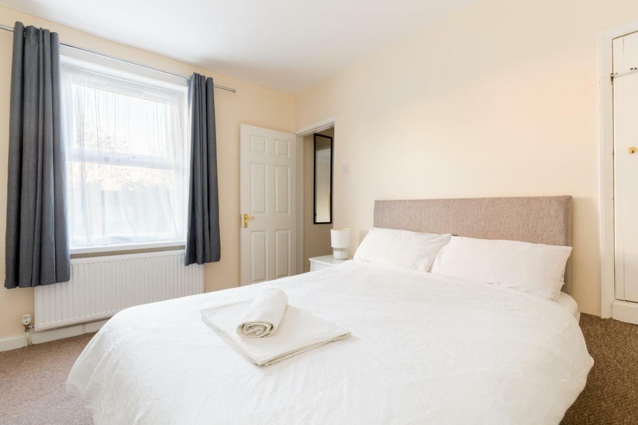 Well Presented 2 Bedroom House - Sleeps Four Leamington Spa Kültér fotó