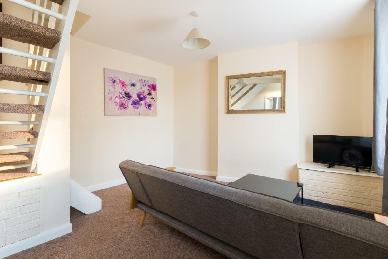 Well Presented 2 Bedroom House - Sleeps Four Leamington Spa Kültér fotó