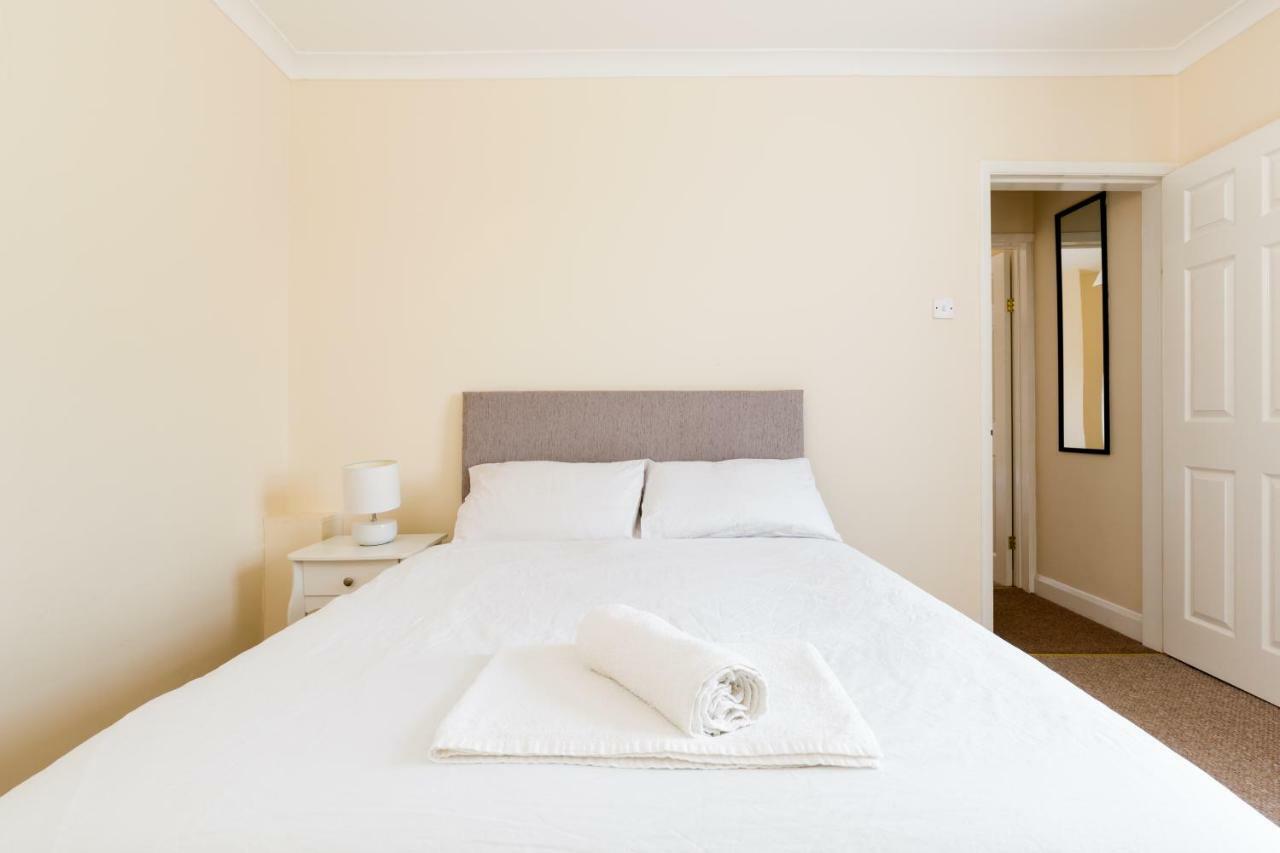 Well Presented 2 Bedroom House - Sleeps Four Leamington Spa Kültér fotó