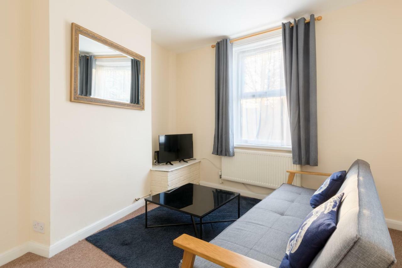 Well Presented 2 Bedroom House - Sleeps Four Leamington Spa Kültér fotó